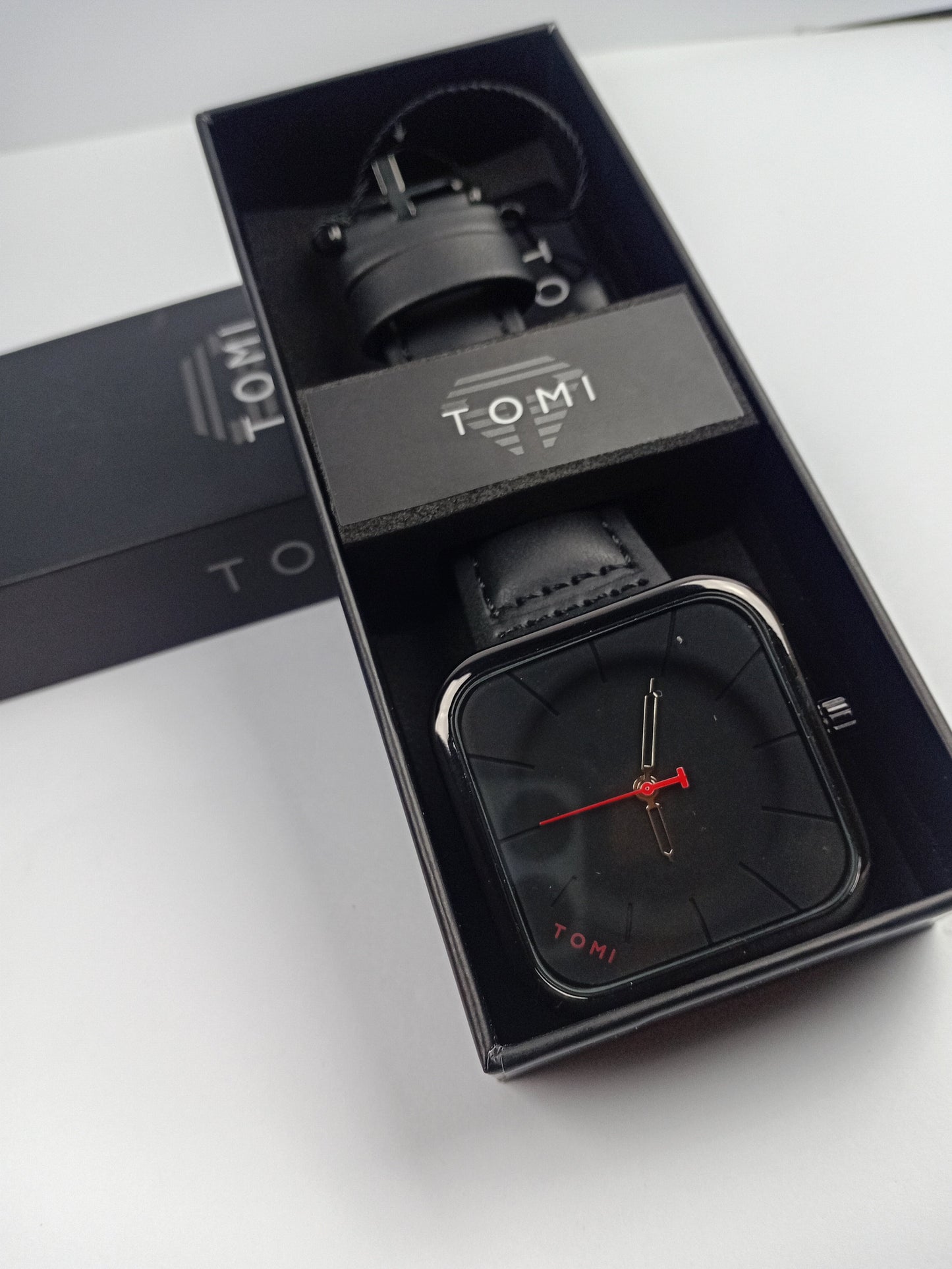 TOMI T-093 Men’s Square Dial Watch – Casual Fashion with Leather Strap