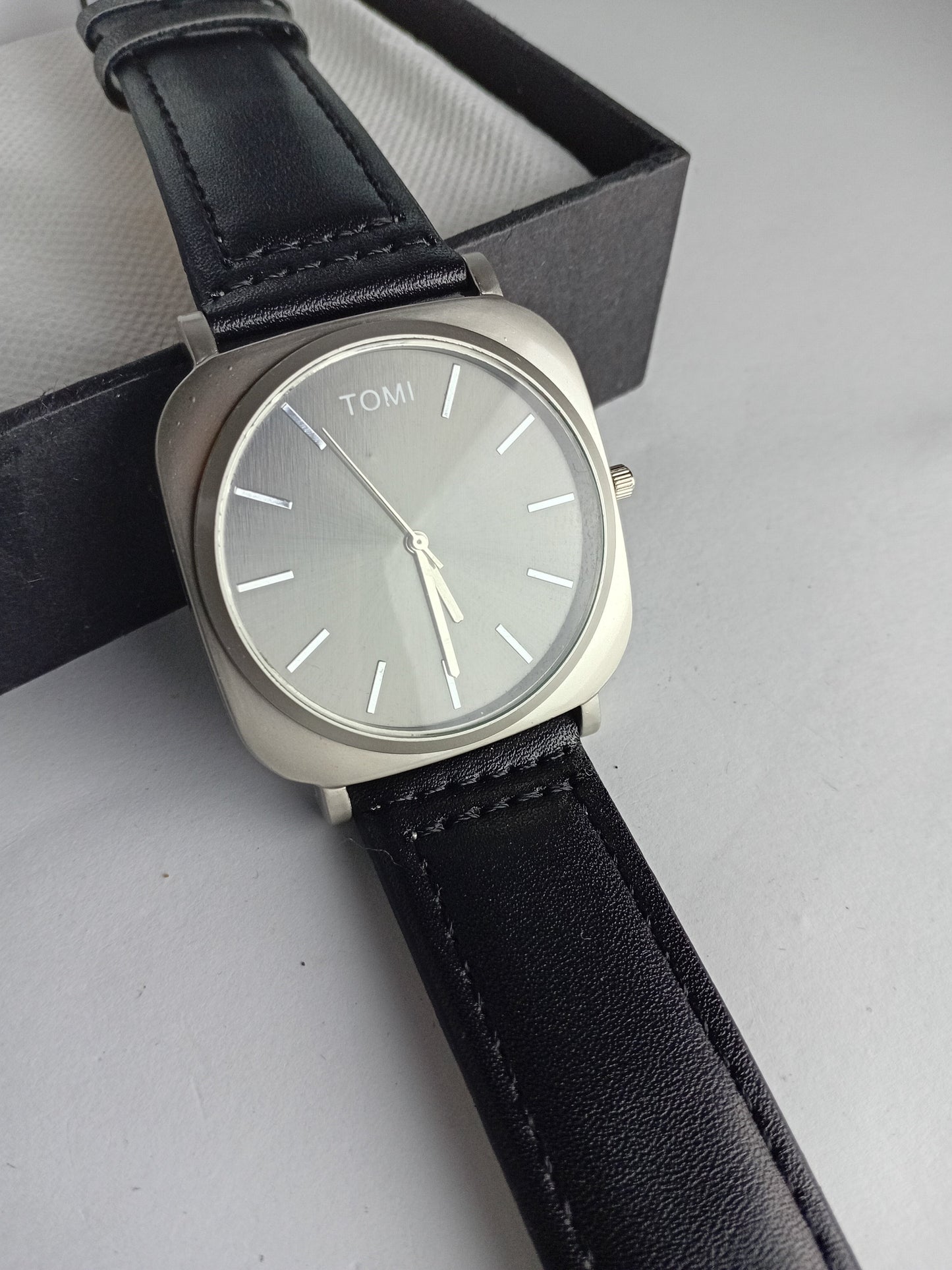 TOMI T084 Men’s Leather Strap Watch – Black Dial | Silver Border