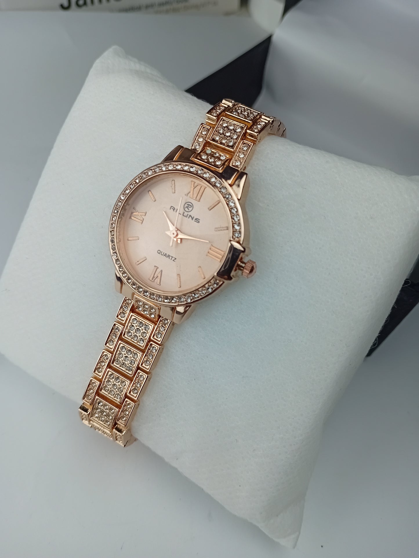 Riluns Luxury Women’s Crystal Stainless Steel Watch – Pink Dial