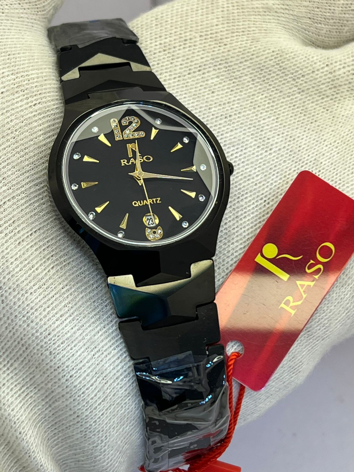 REsdai Stainless Steel Quartz Watch with Day & Date – Multiple Colors