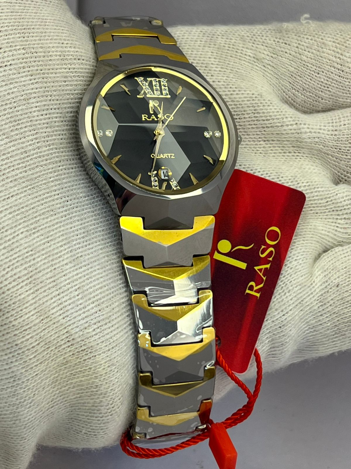 REsdai Stainless Steel Quartz Watch with Day & Date – Multiple Colors